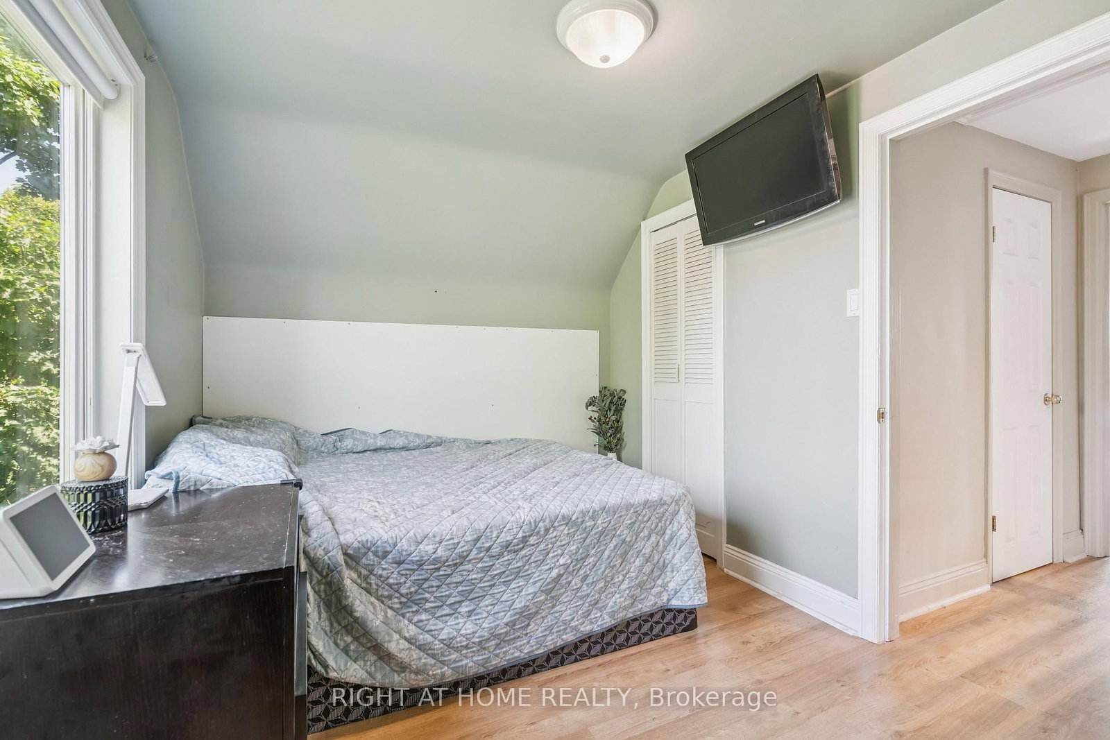 2343 Mountainside Drive • Burlington, ON photo 26