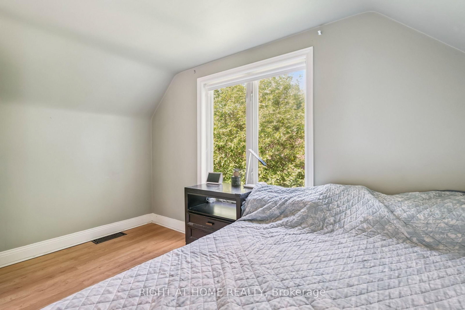 2343 Mountainside Drive • Burlington, ON photo 28