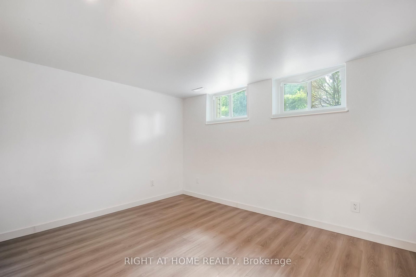 2343 Mountainside Drive • Burlington, ON photo 33