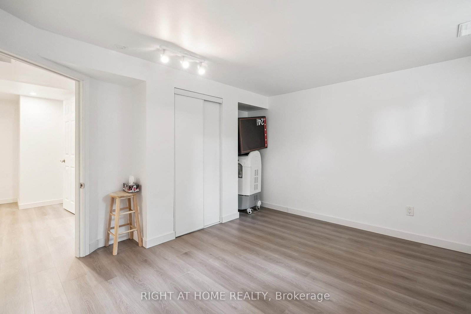 2343 Mountainside Drive • Burlington, ON photo 35
