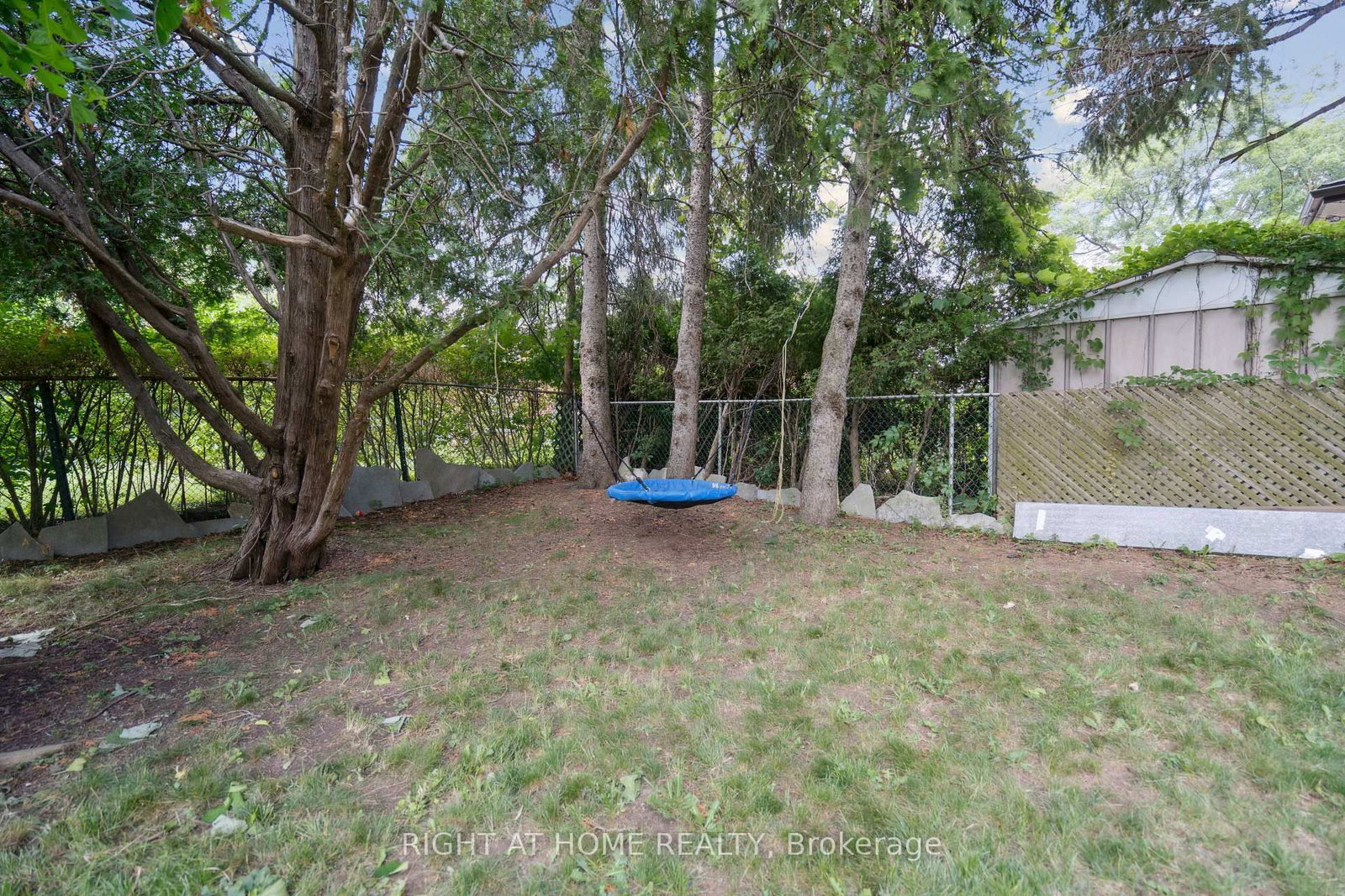2343 Mountainside Drive • Burlington, ON photo 43