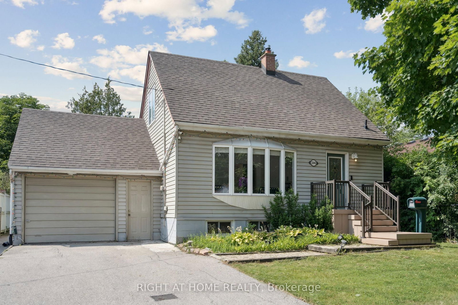 2343 Mountainside Drive • Burlington, ON photo 5