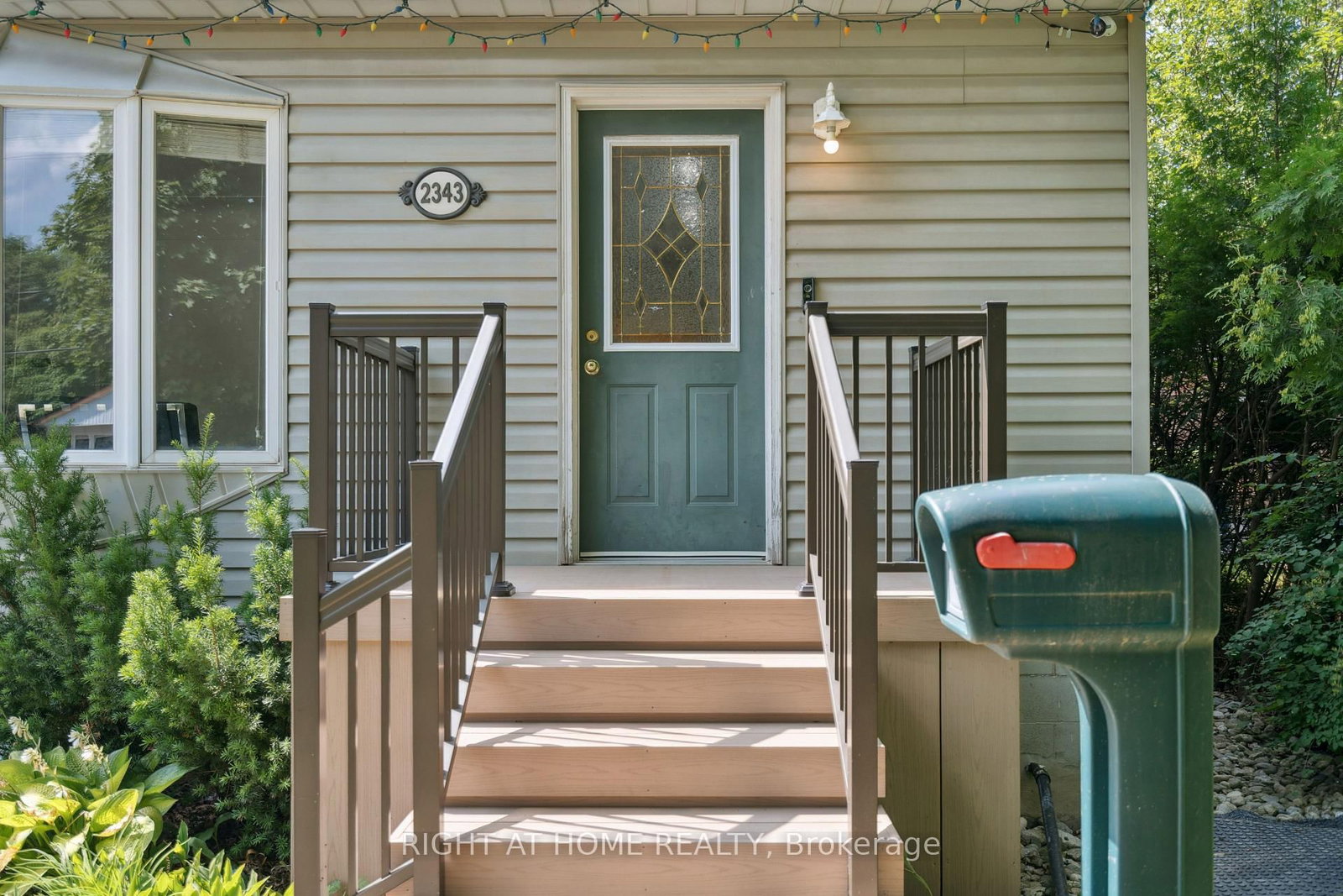 2343 Mountainside Drive • Burlington, ON photo 6