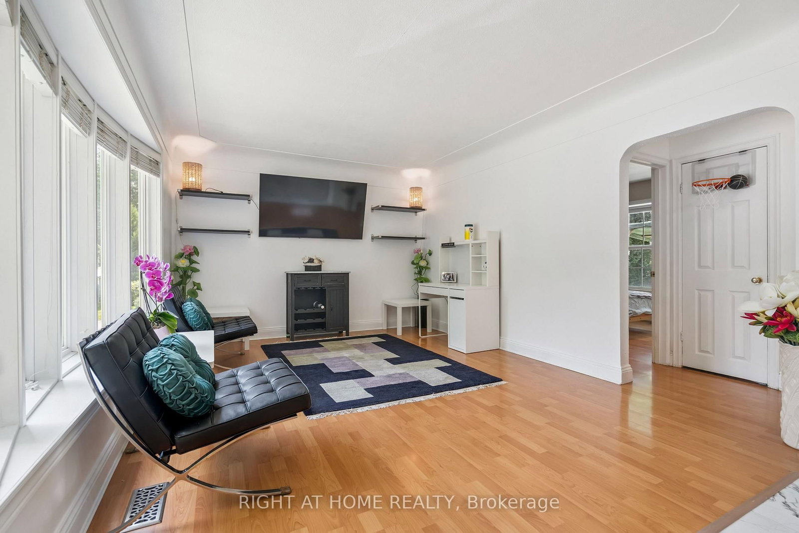 2343 Mountainside Drive • Burlington, ON photo 8