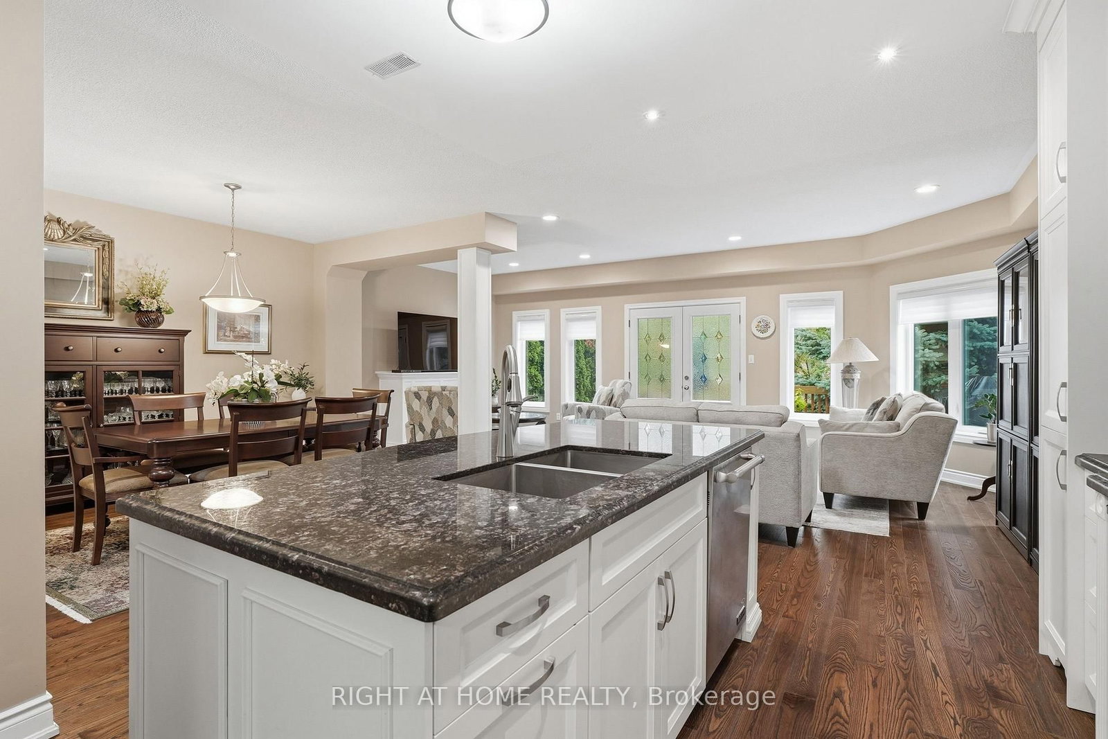 2121 Pinevalley Crescent • Oakville, ON photo 13
