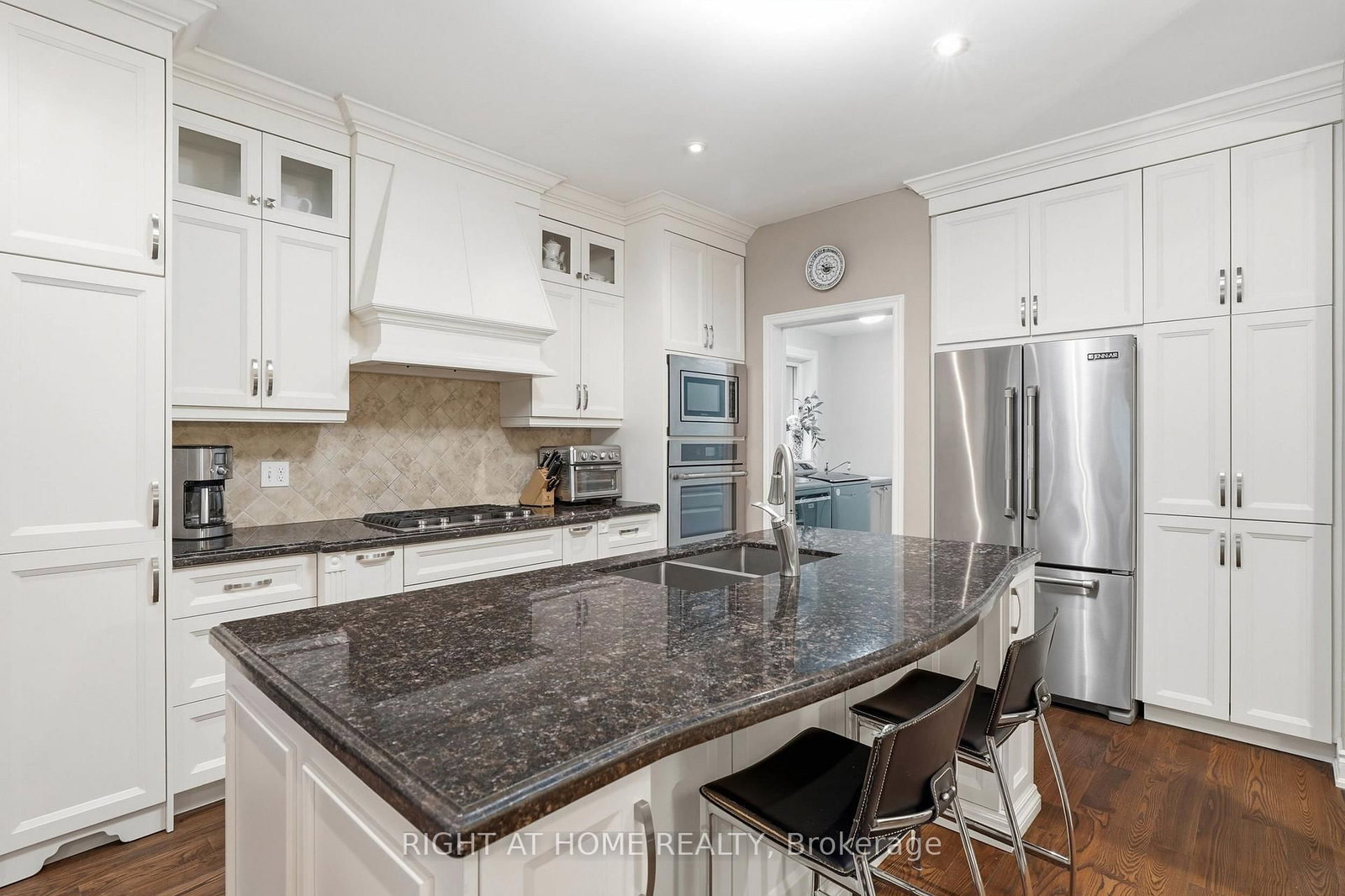 2121 Pinevalley Crescent • Oakville, ON photo 14
