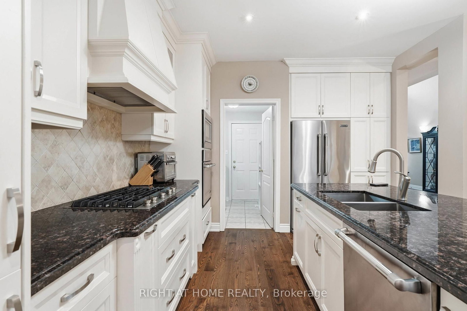 2121 Pinevalley Crescent • Oakville, ON photo 15