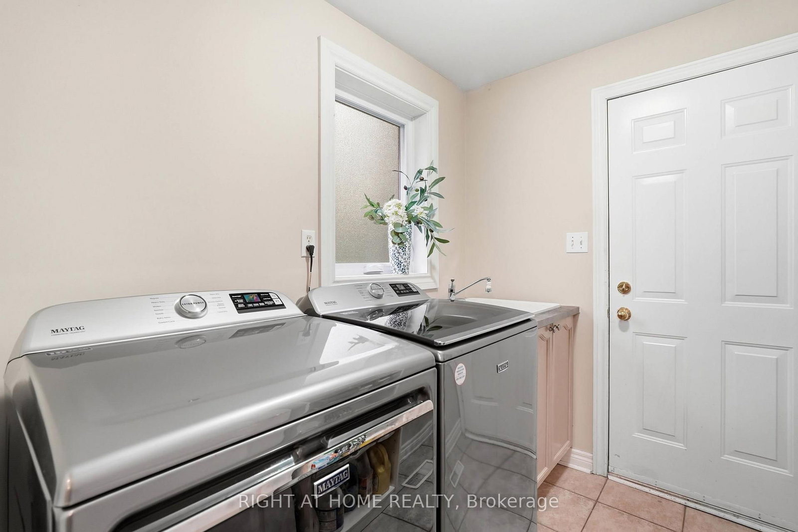 2121 Pinevalley Crescent • Oakville, ON photo 16