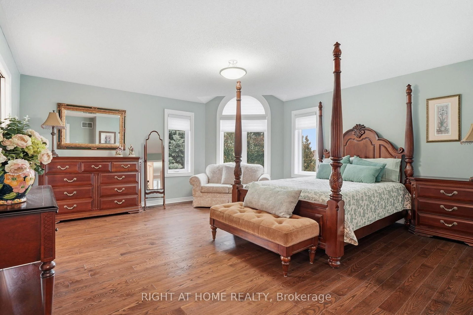 2121 Pinevalley Crescent • Oakville, ON photo 20