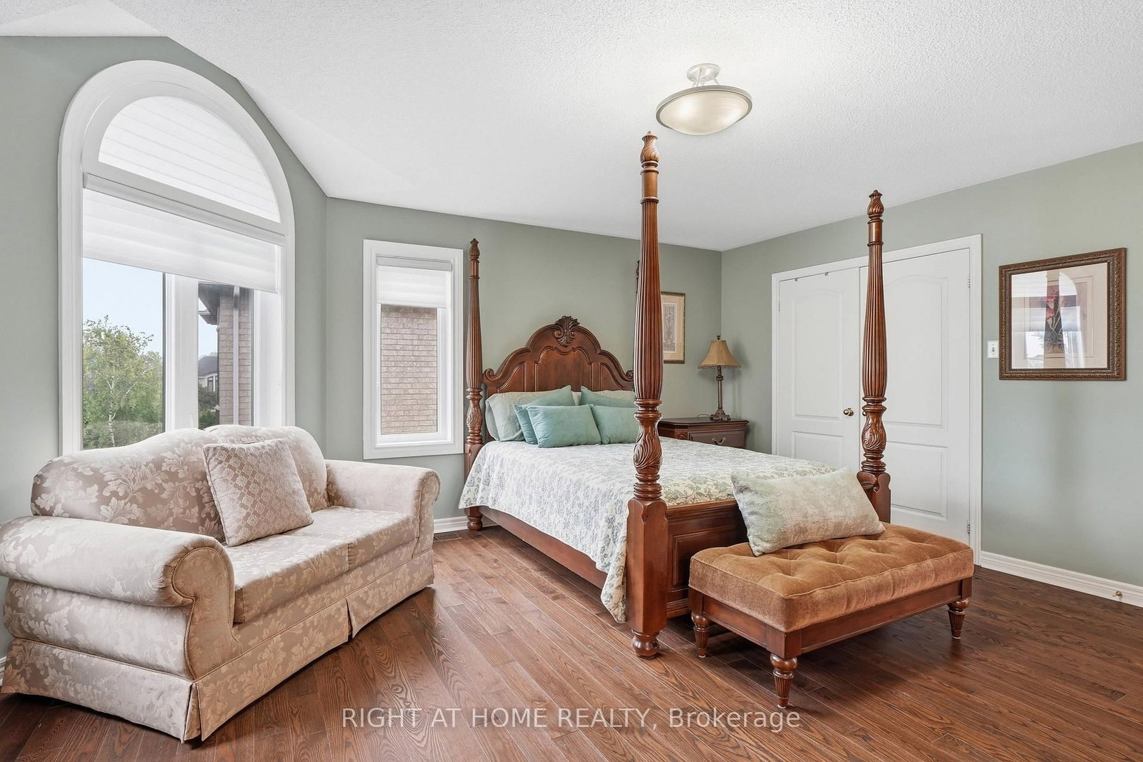 2121 Pinevalley Crescent • Oakville, ON photo 21