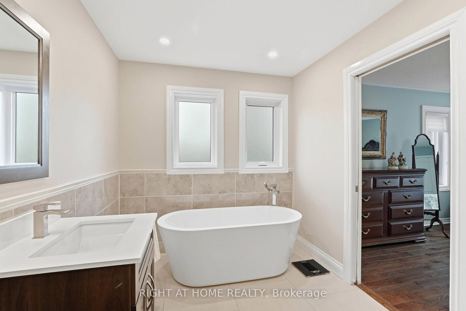 2121 Pinevalley Crescent • Oakville, ON photo 25