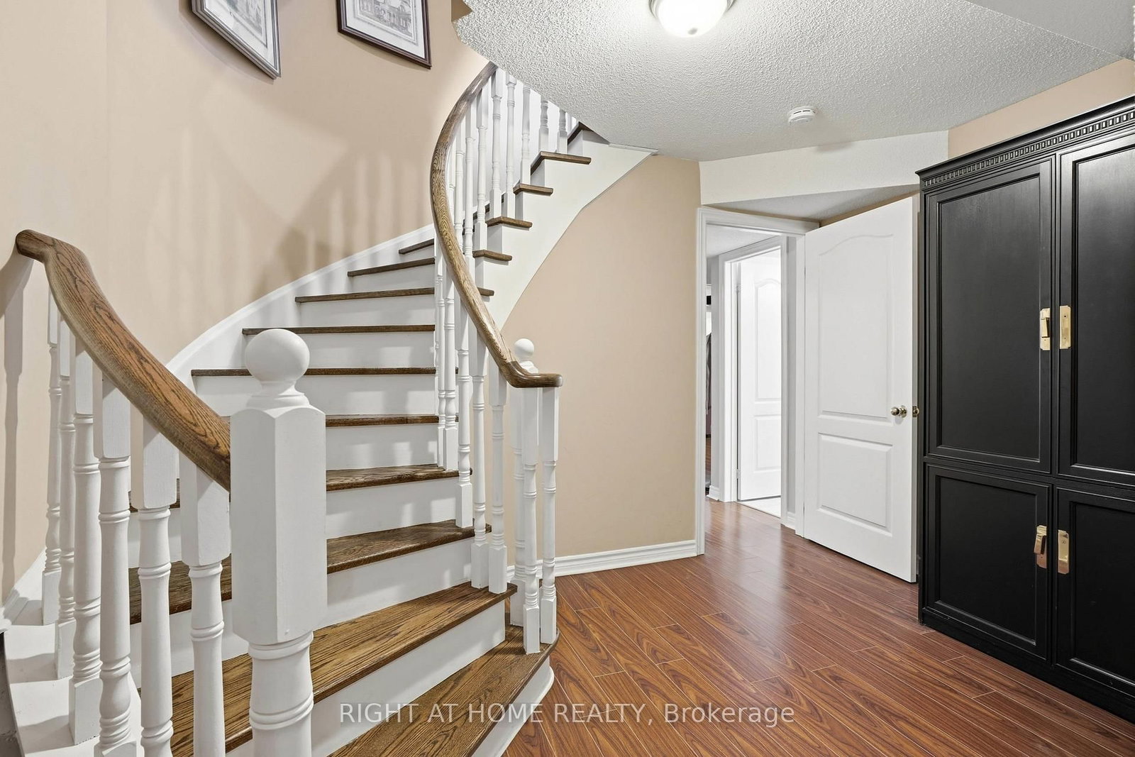 2121 Pinevalley Crescent • Oakville, ON photo 31