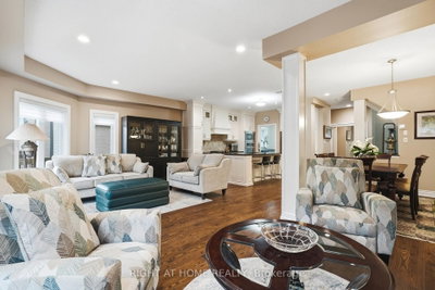 2121 Pinevalley Crescent • Oakville, ON photo 7