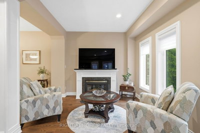 2121 Pinevalley Crescent • Oakville, ON photo 9