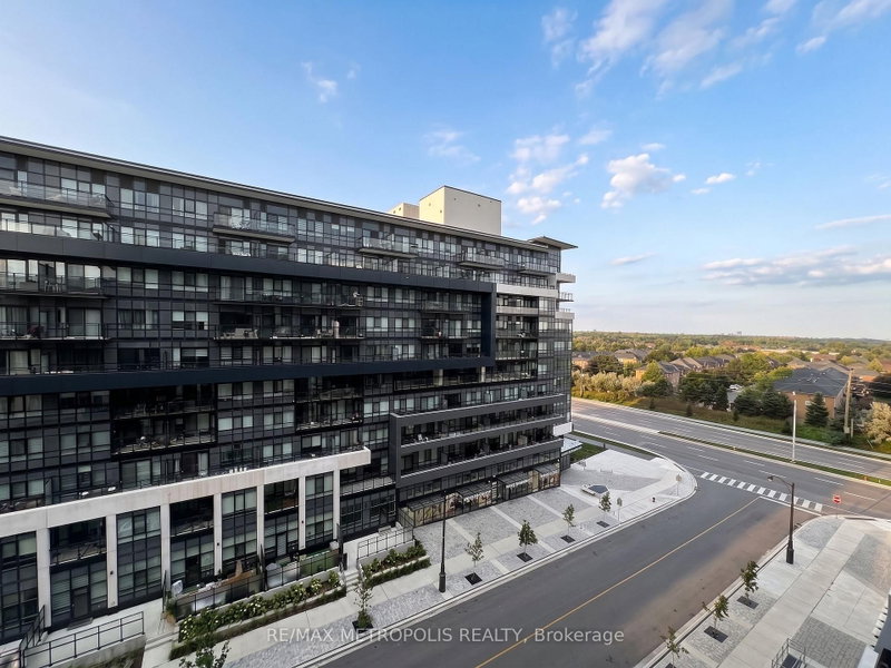 714 - 405 Dundas Street W