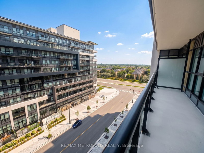 714 - 405 Dundas Street W