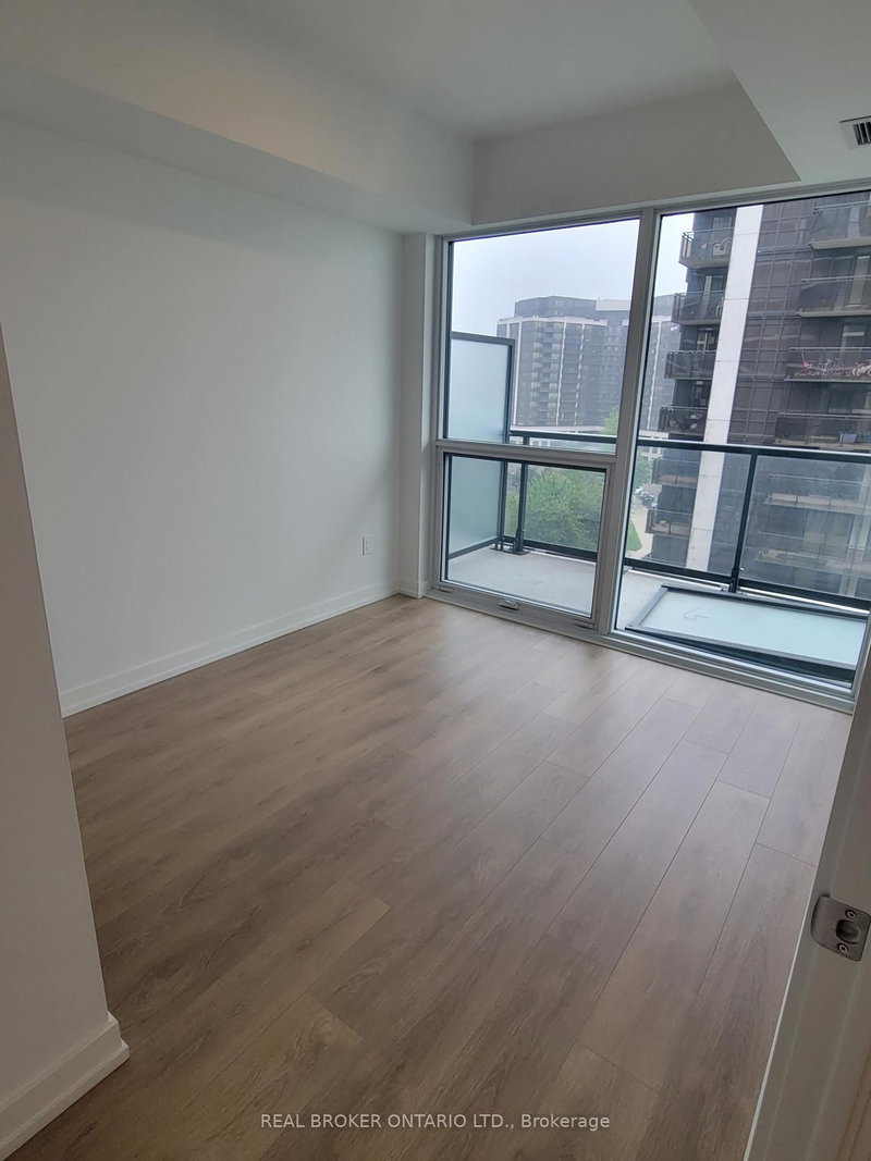 911 - 1100 Sheppard Avenue W