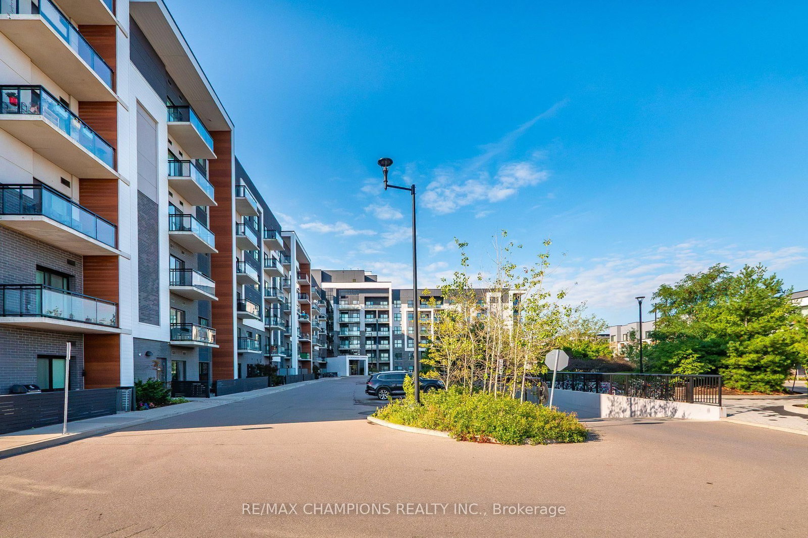 128 Grovewood Common • #308 • Oakville, ON photo 4