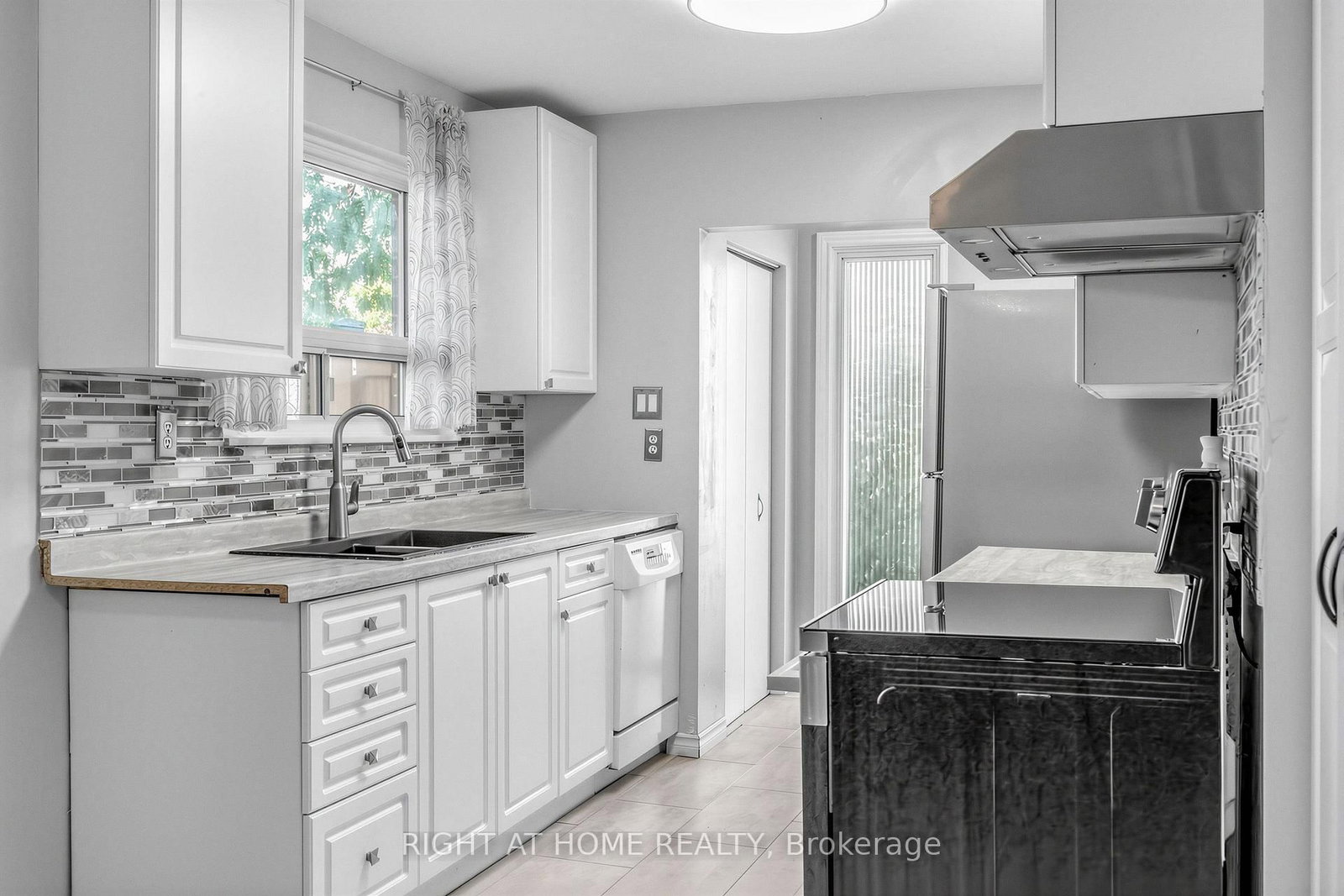 46 Aloma Crescent • Brampton, ON photo 8