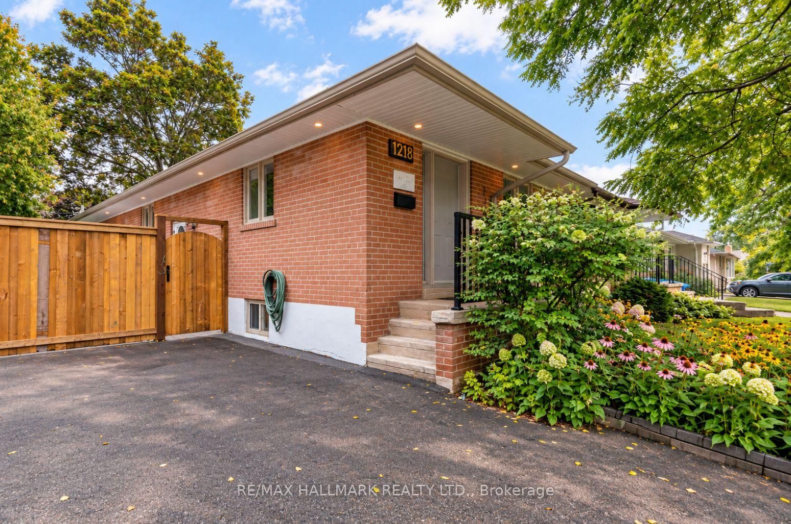 1218 Grange Road • Oakville, ON photo 3
