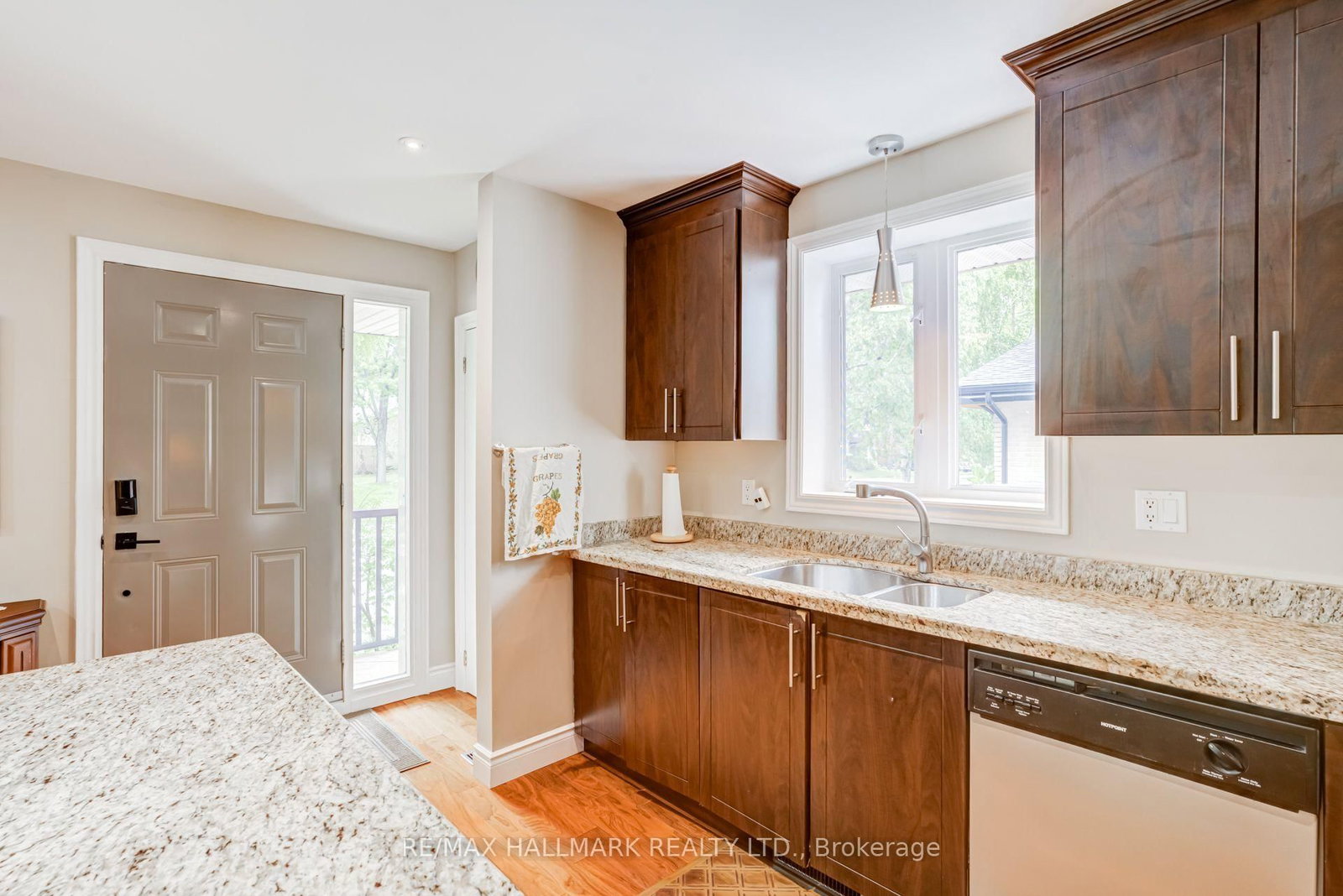 1218 Grange Road • Oakville, ON photo 9
