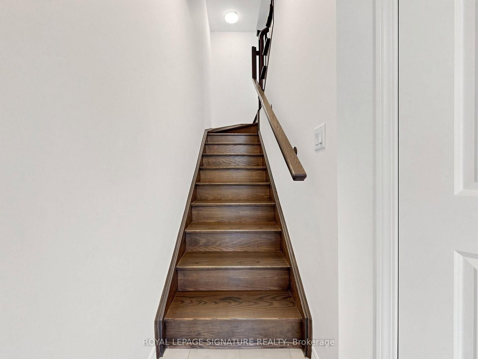 85 Kepple Circle • Brampton, ON photo 6