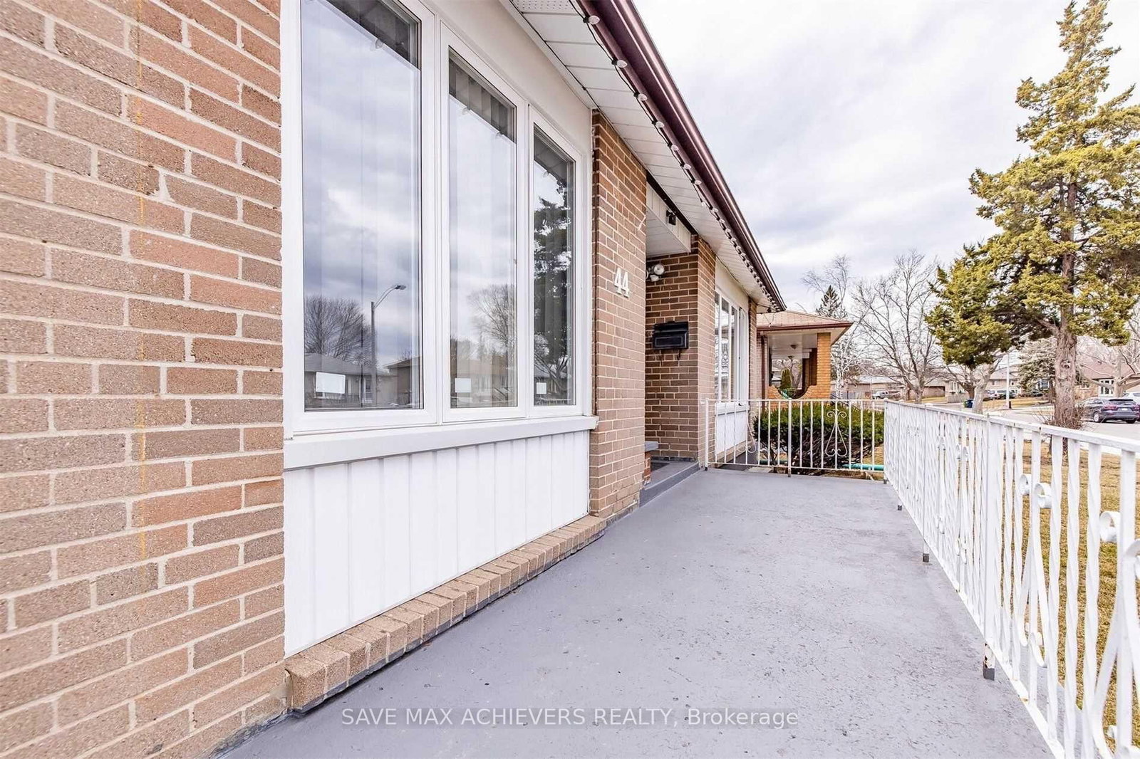 44 Strathavon Drive, Toronto 3