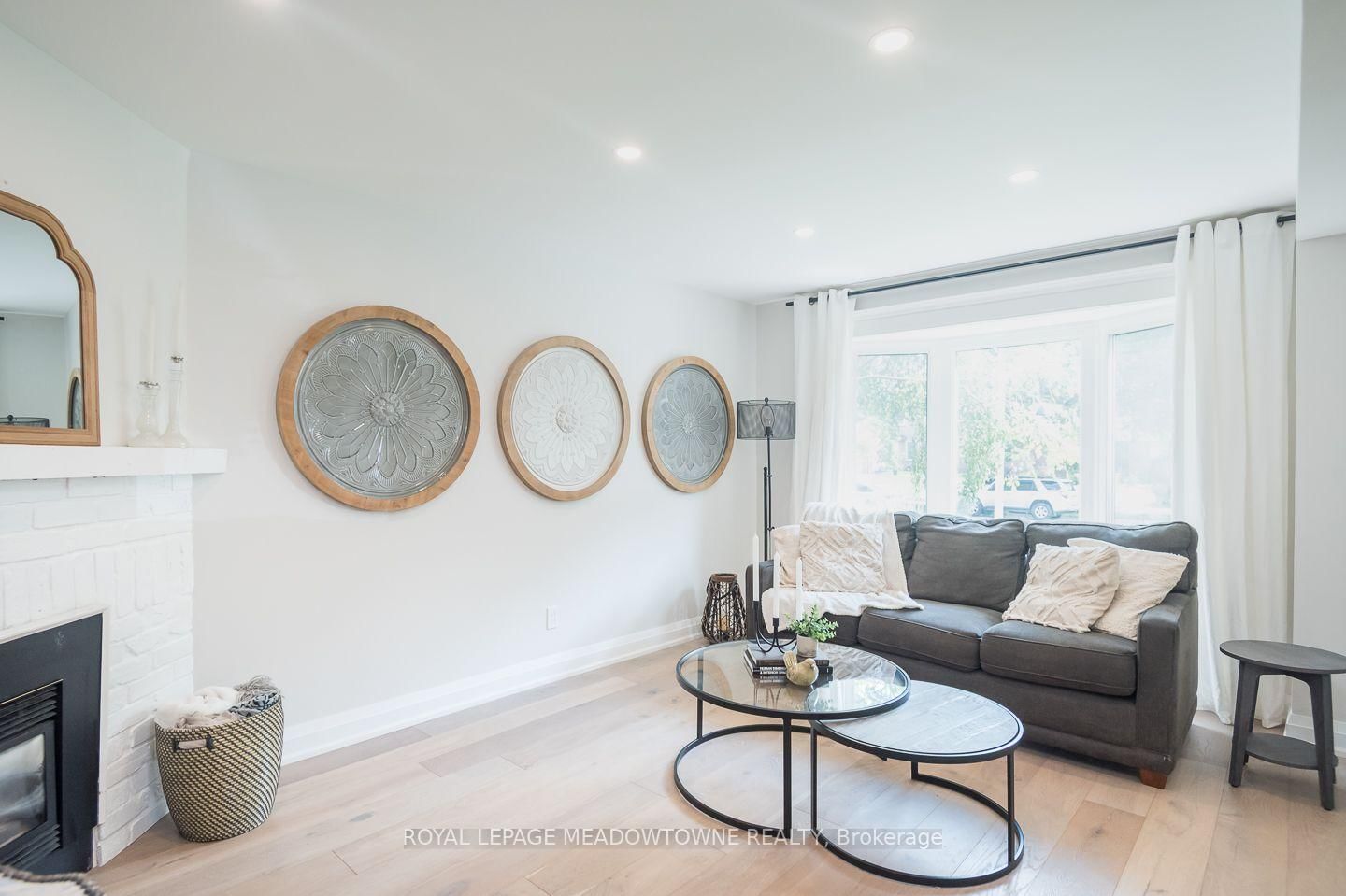 823 Laurier Avenue • Milton, ON photo 3