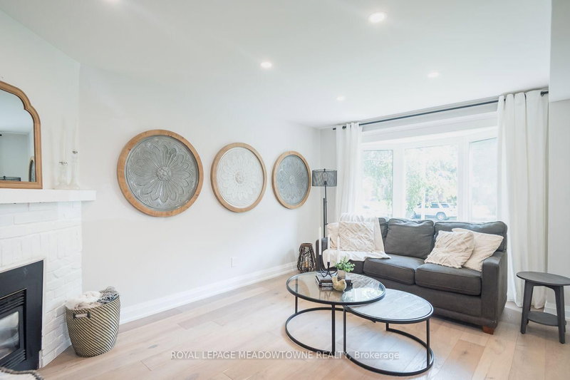 823 Laurier Avenue