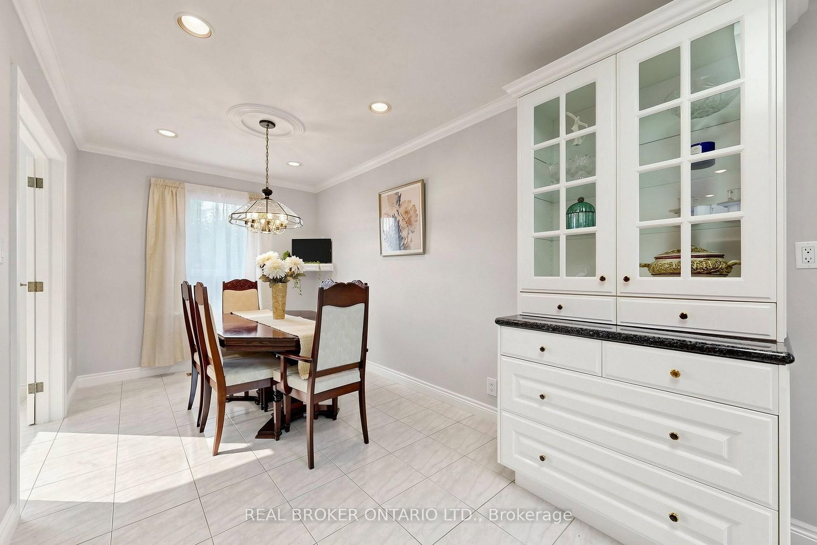 2 Dorking Crescent • Toronto, ON photo 10