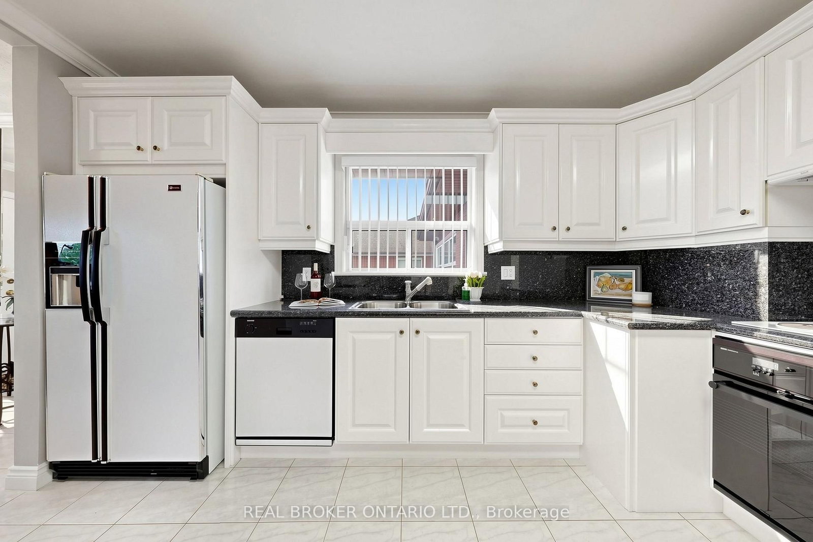 2 Dorking Crescent • Toronto, ON photo 12