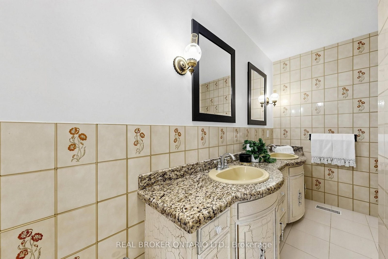 2 Dorking Crescent • Toronto, ON photo 25