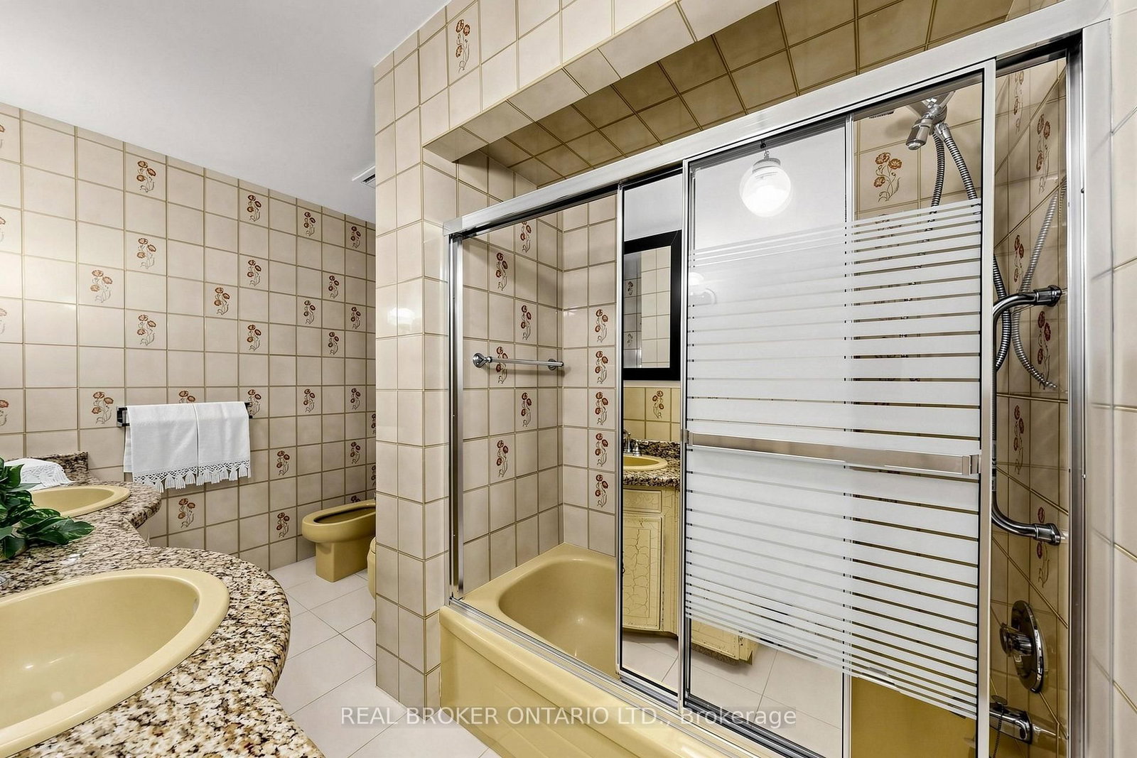 2 Dorking Crescent • Toronto, ON photo 26