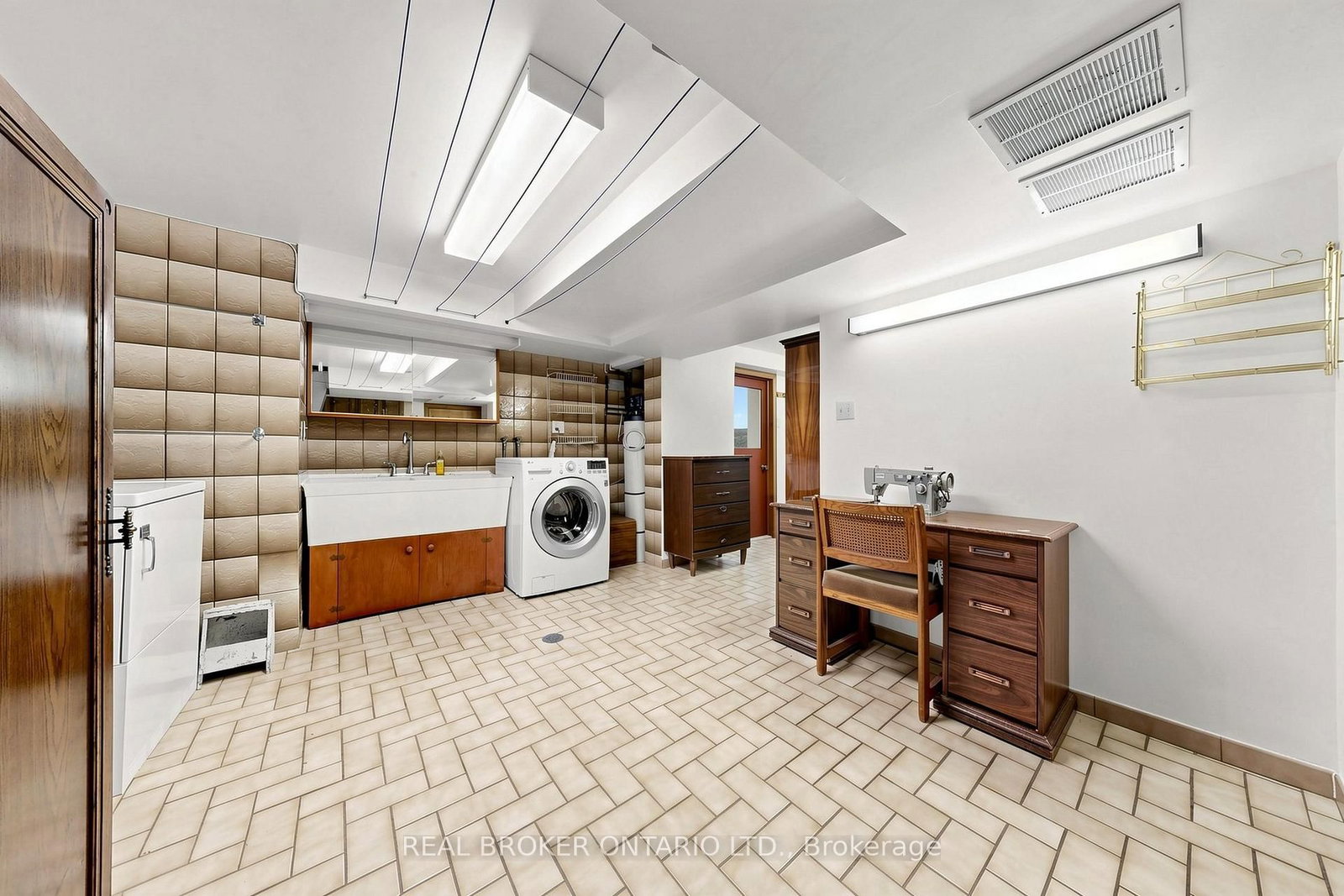 2 Dorking Crescent • Toronto, ON photo 39