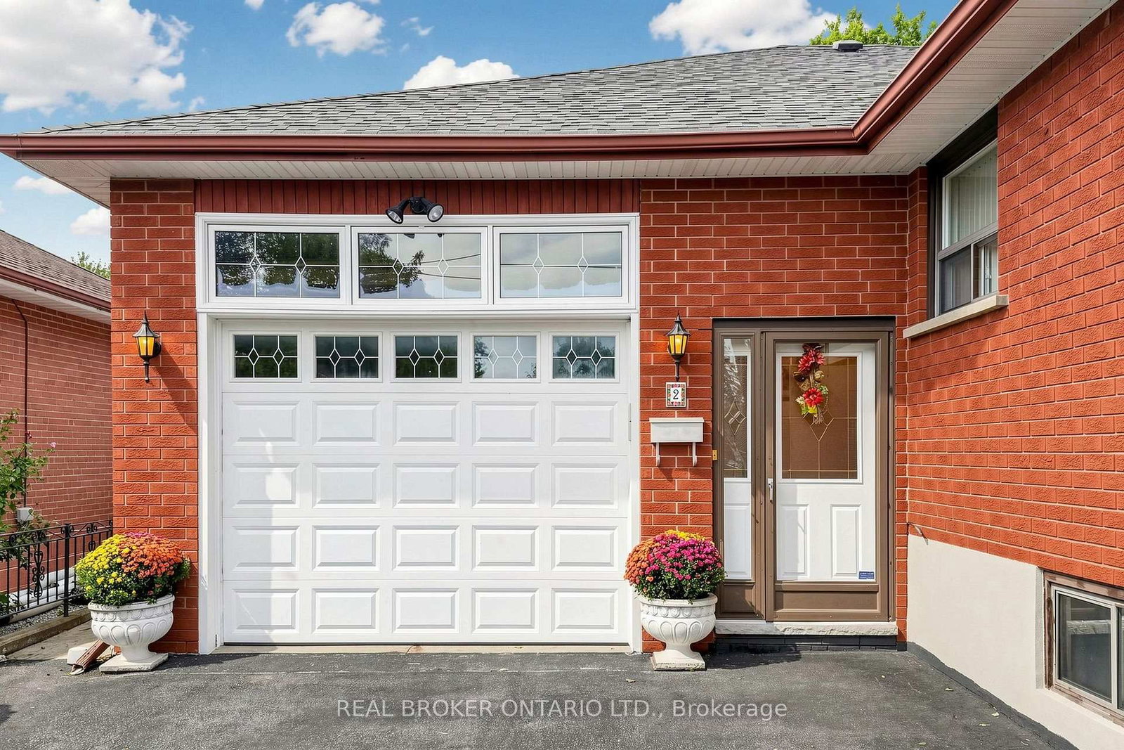 2 Dorking Crescent • Toronto, ON photo 4