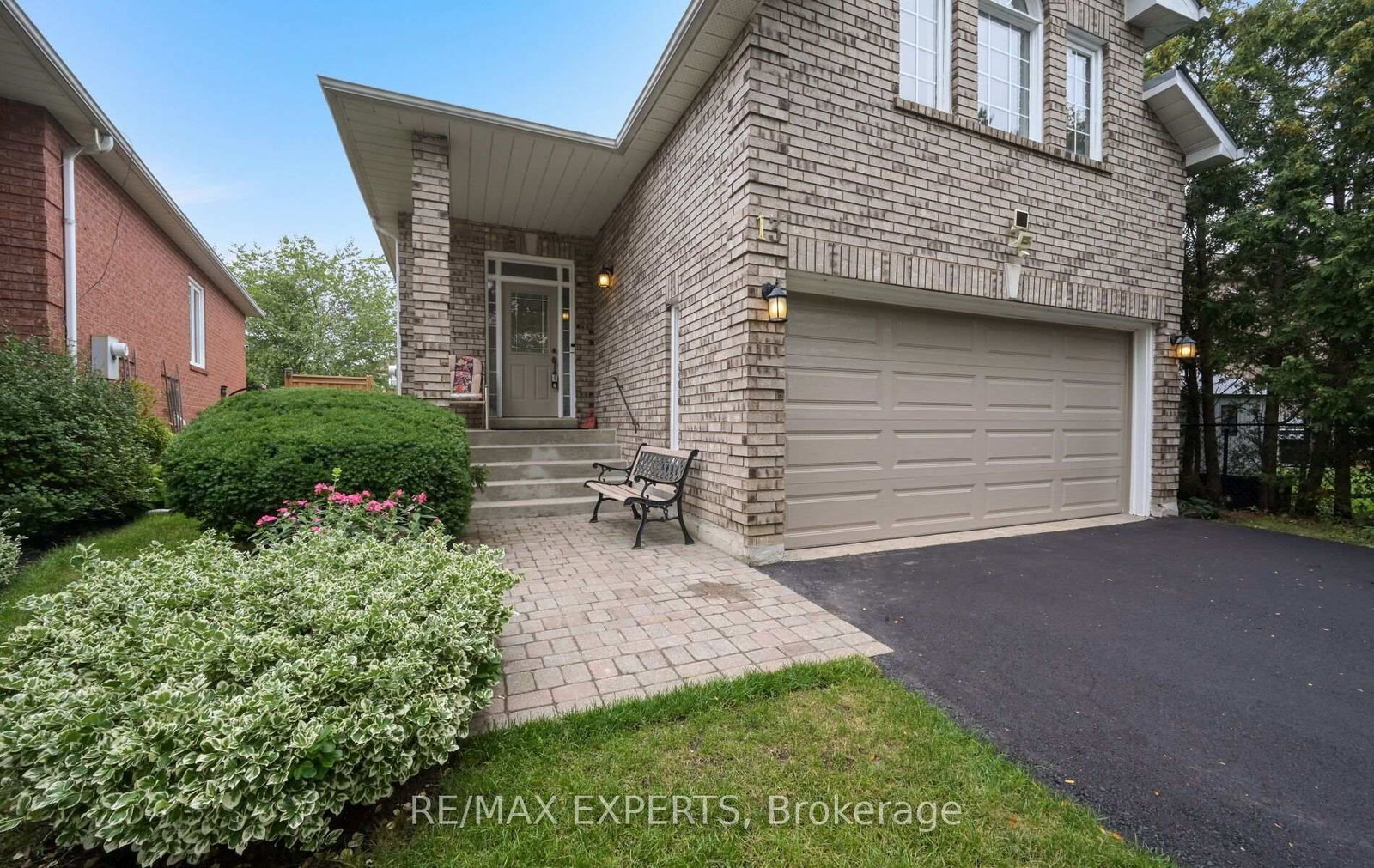 13 Paulette Way • Caledon, ON photo 3