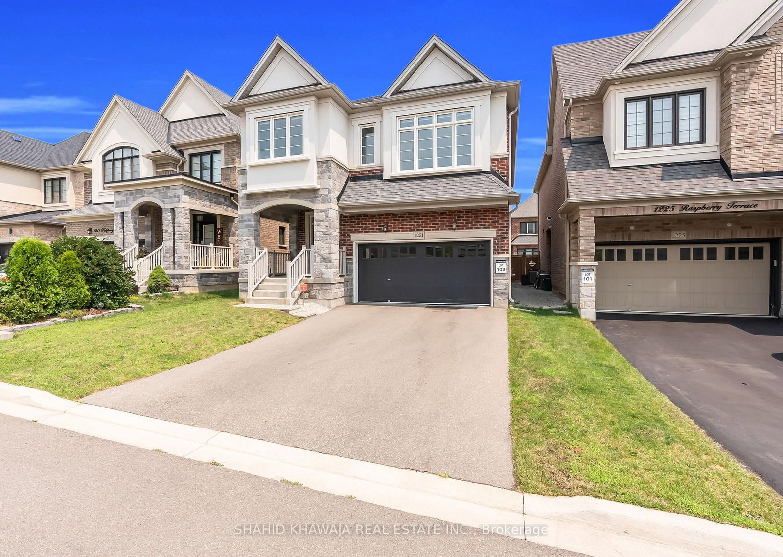 1221 Raspberry Terrace • Milton, ON photo 3