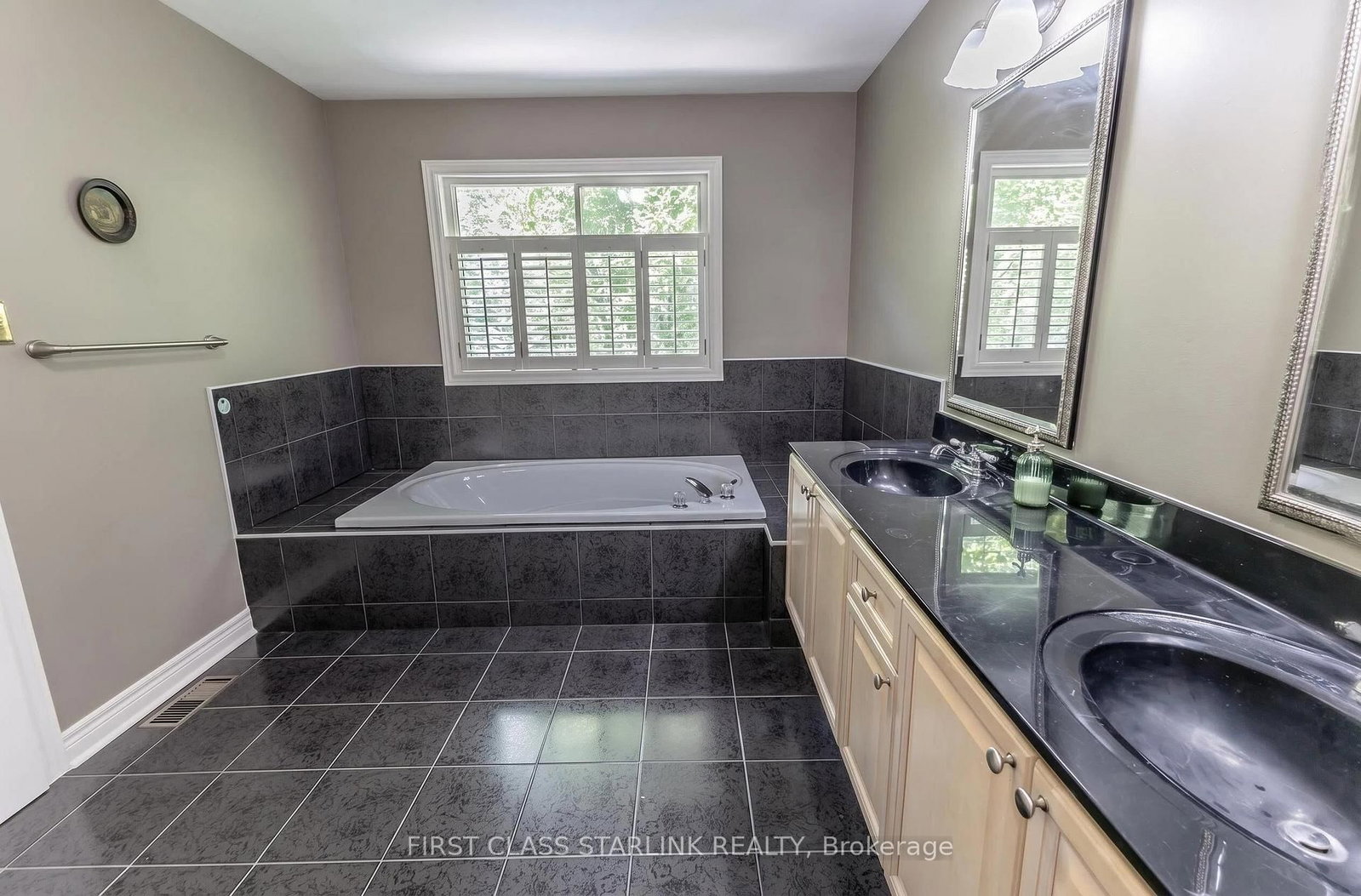 5467 Planters Wood Court • Mississauga, ON photo 31