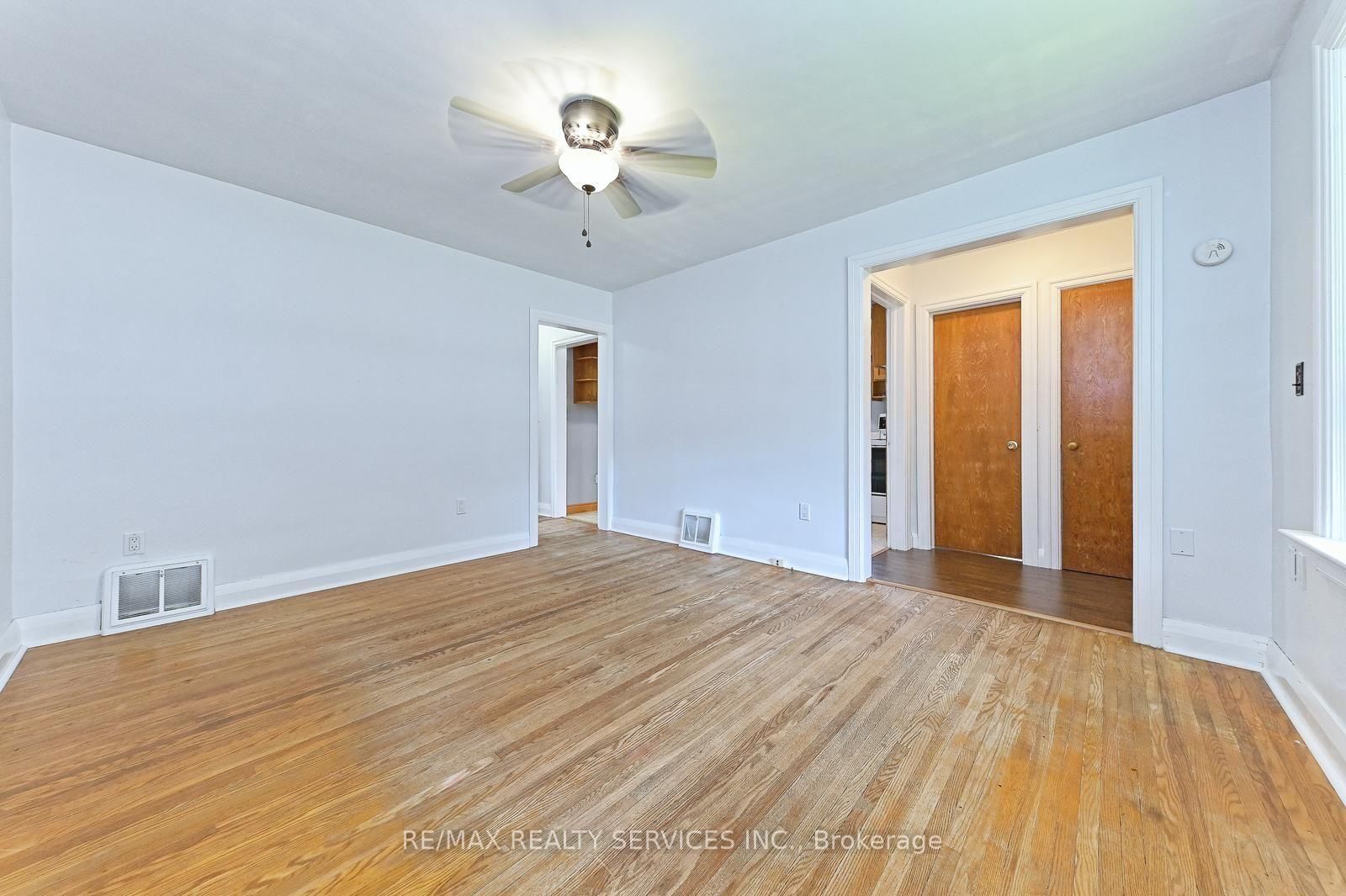 54 Woodward Avenue • Brampton, ON photo 11