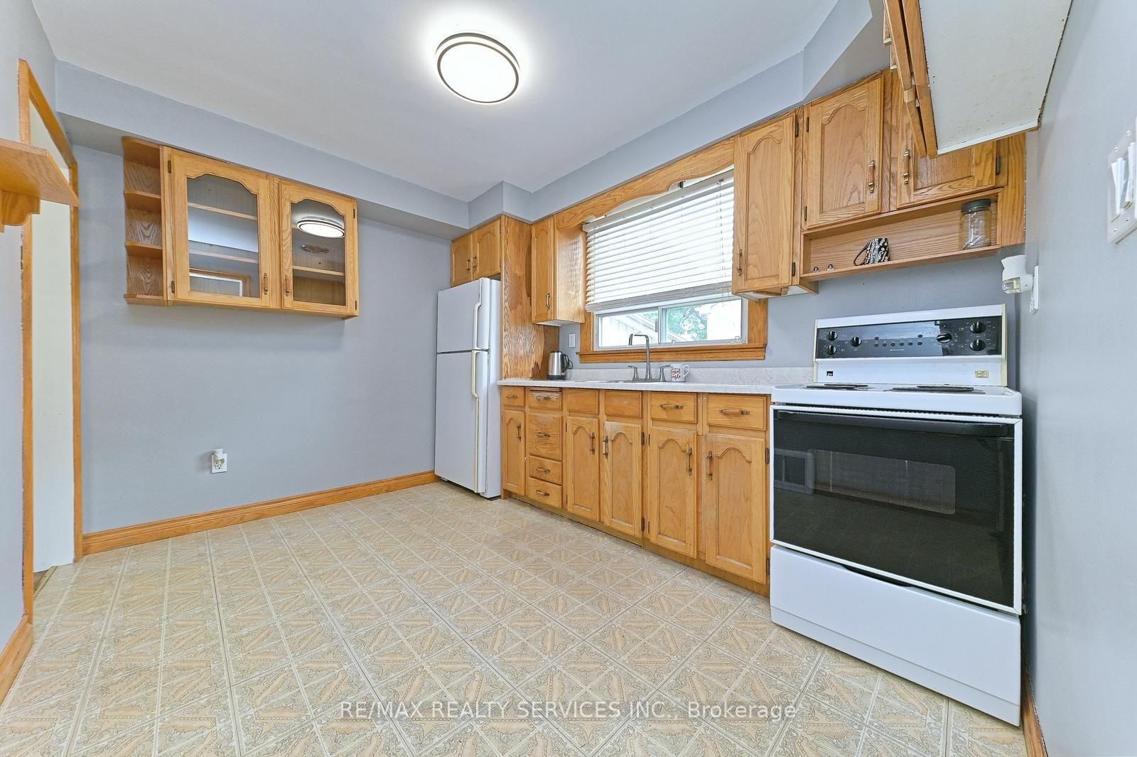 54 Woodward Avenue • Brampton, ON photo 14