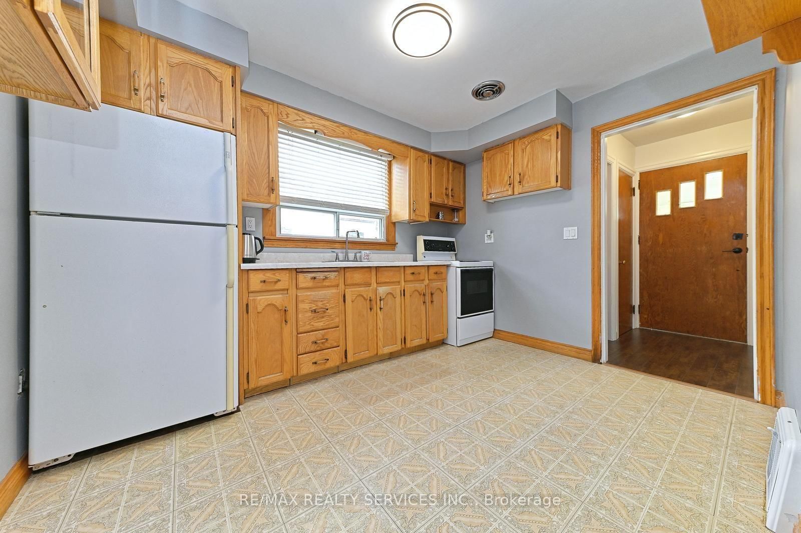 54 Woodward Avenue • Brampton, ON photo 17