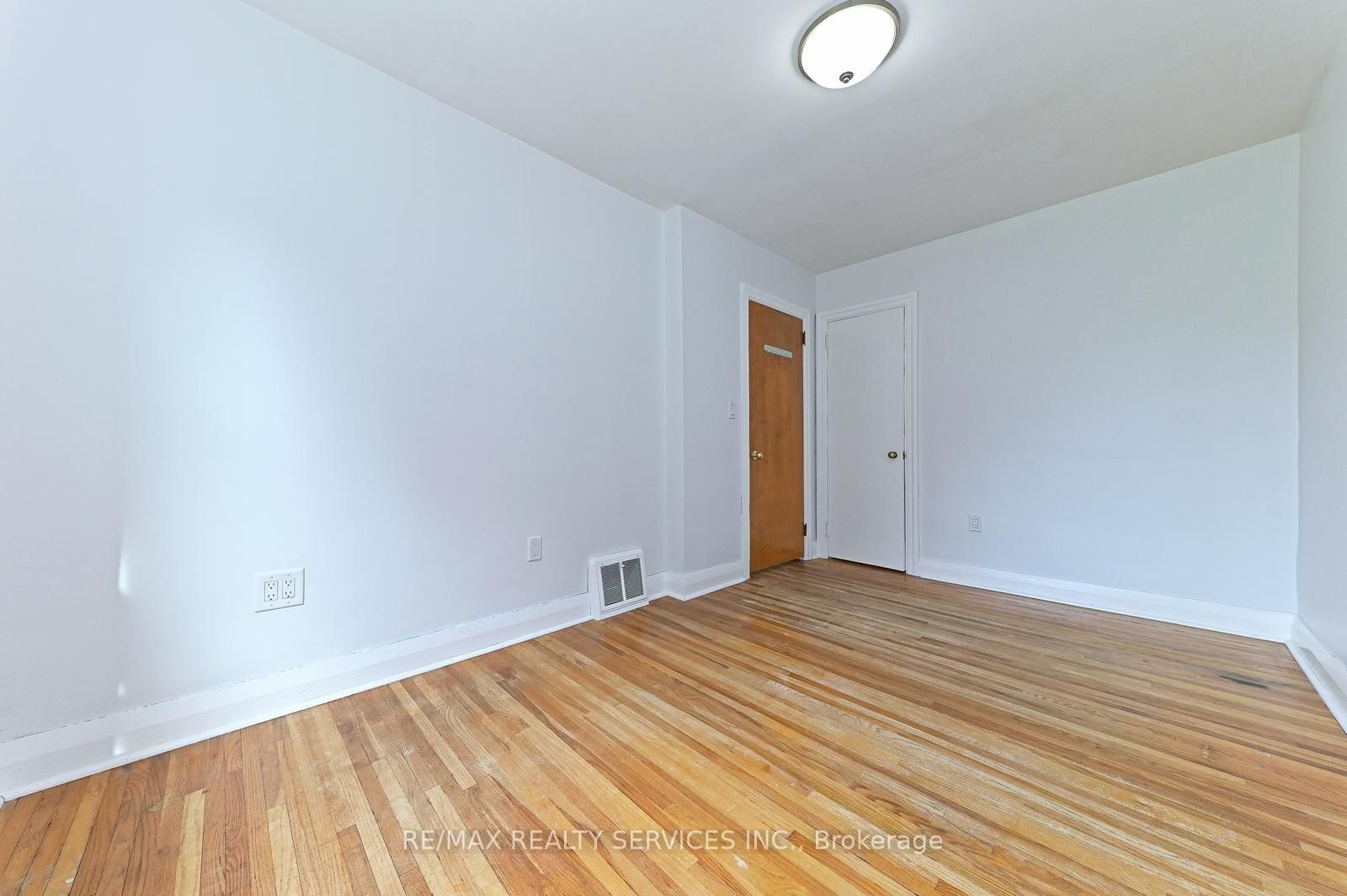 54 Woodward Avenue • Brampton, ON photo 23