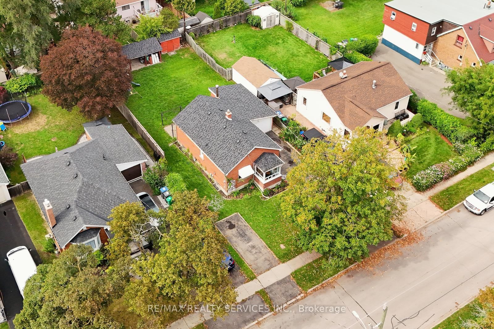 54 Woodward Avenue • Brampton, ON photo 4