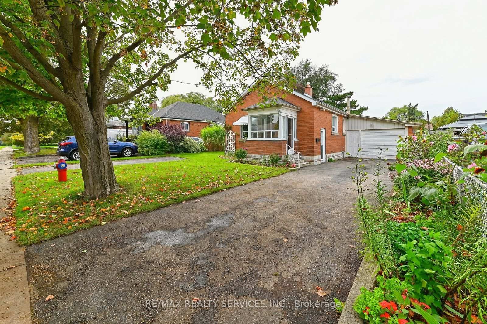 54 Woodward Avenue • Brampton, ON photo 5