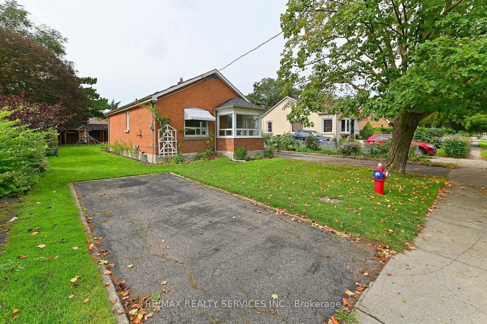 54 Woodward Avenue • Brampton, ON photo 6