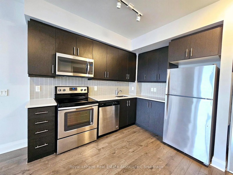 1810 - 15 Zorra Street