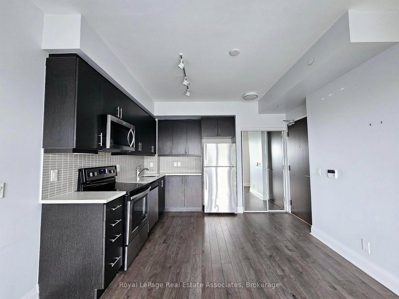 1810 - 15 Zorra Street