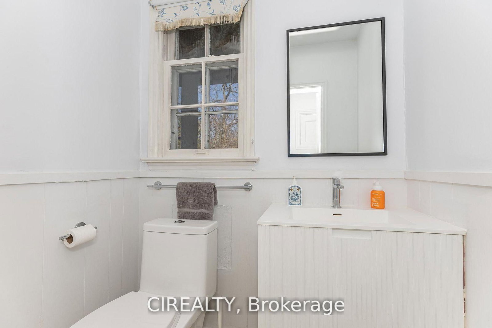 25 Howard Avenue • Oakville, ON photo 17