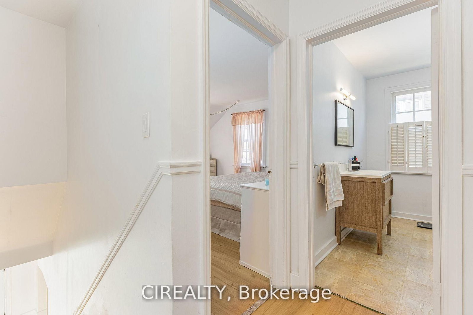 25 Howard Avenue • Oakville, ON photo 18