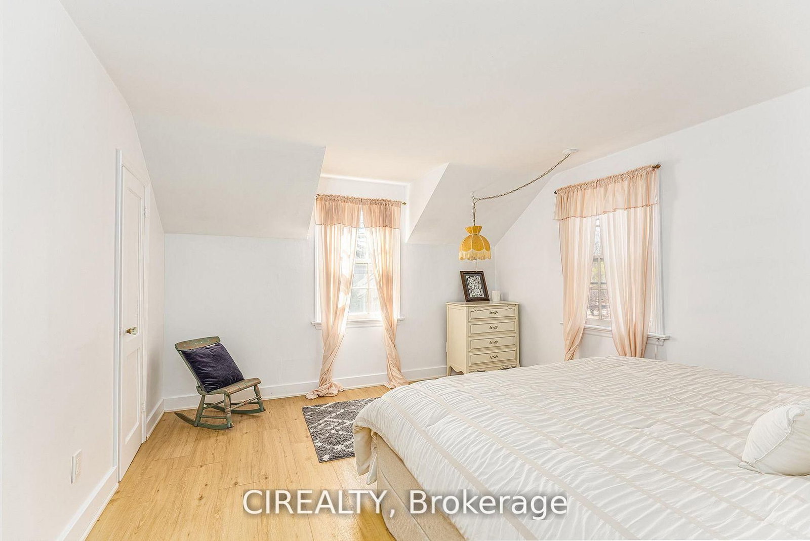 25 Howard Avenue • Oakville, ON photo 20